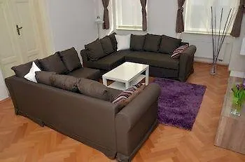 Mivos * Πράγα